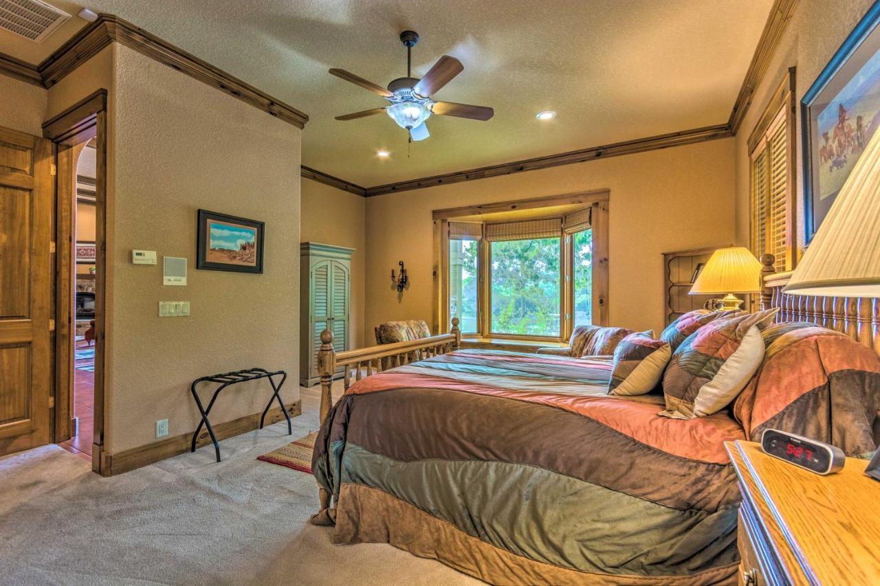 Luxurious Abode With Private Dock! Holiday home