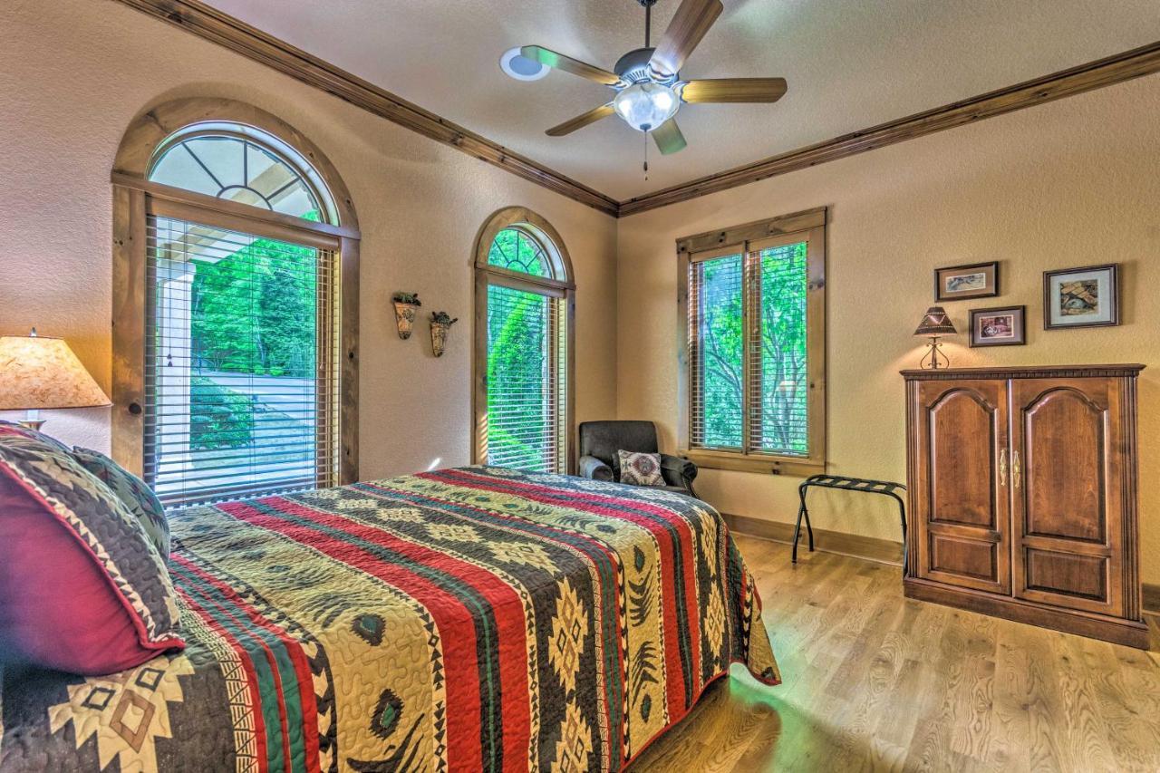 Luxurious Abode With Private Dock!
