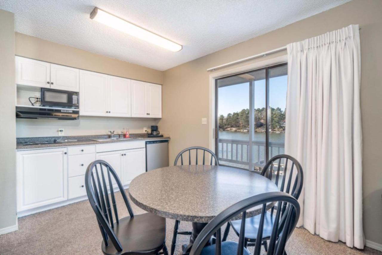 Apartment The Hamilton - Lakefront & Suites,