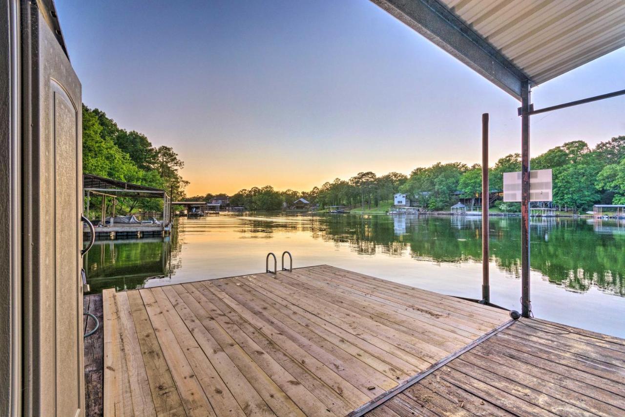 Luxe Lakehouse Dock, Hot Tub And Kayaks Casa de férias Hot Springs