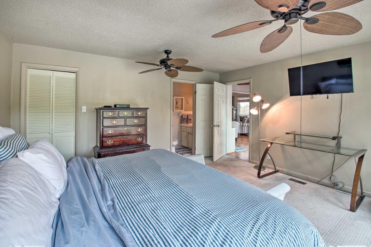 Lakefront With Dock 10 Mi To Ave! Holiday home