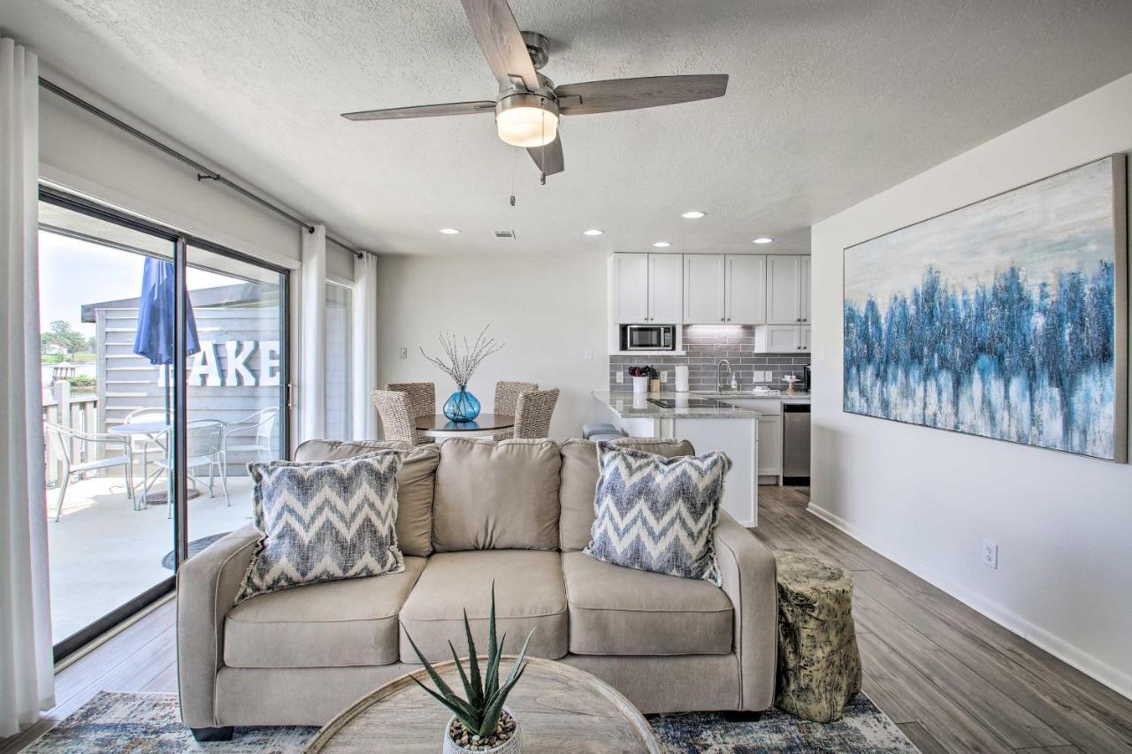 Apartment Getaway With Balcony And Access!