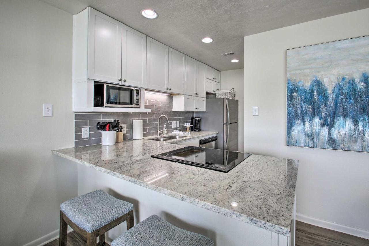 Apartment Getaway With Balcony And Access! *