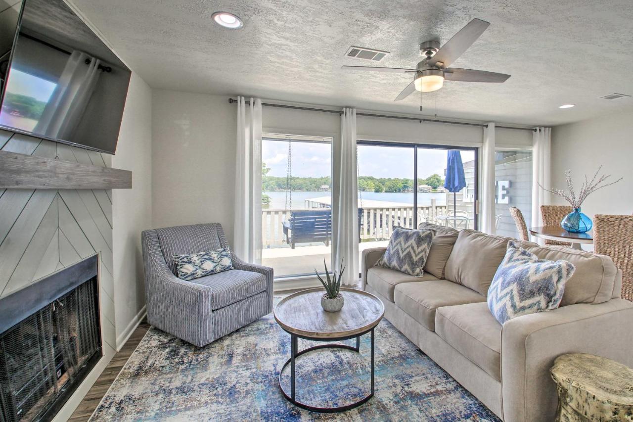 Apartment Getaway With Balcony And Access!