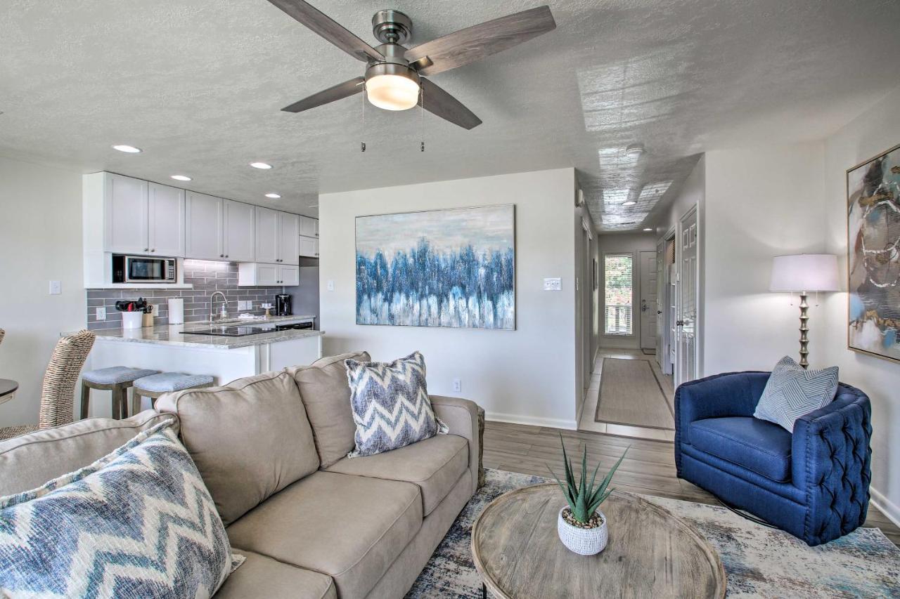 Apartment Getaway With Balcony And Access! *