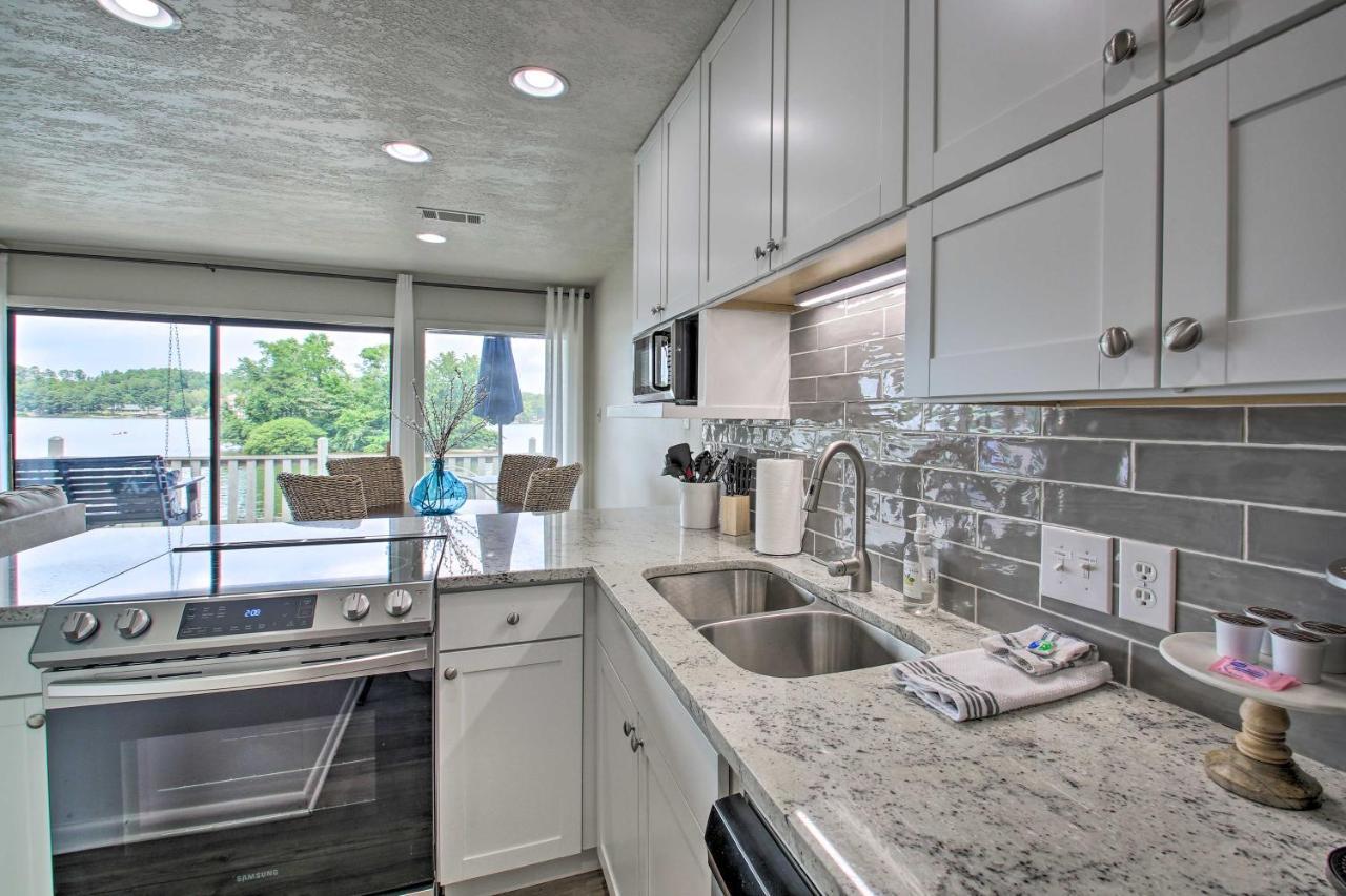 Getaway With Balcony And Access! Apartment