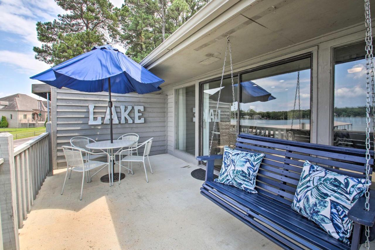 Apartment Getaway With Balcony And Access! *
