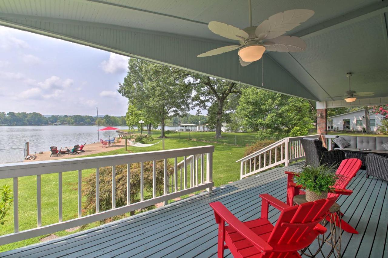 Holiday home Hideaway On With Kayaks And Dock!