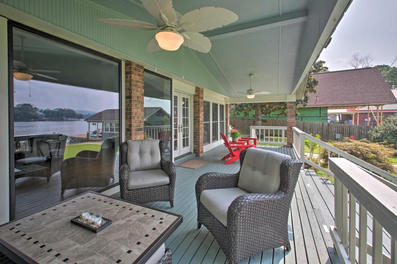 Holiday home Hideaway On With Kayaks And Dock! *
