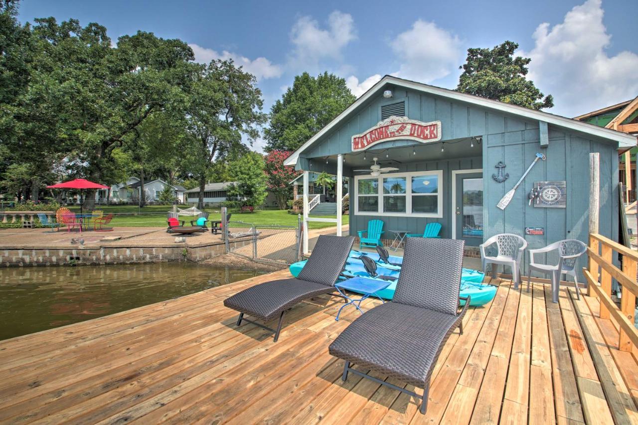 Hideaway On With Kayaks And Dock! Holiday home