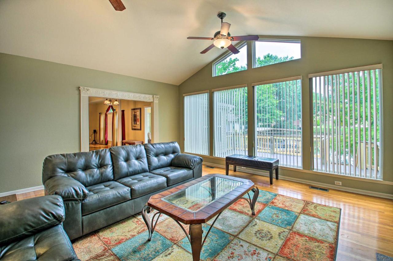 Holiday home Lakefront With 2-tier Deck And Boat Parking!