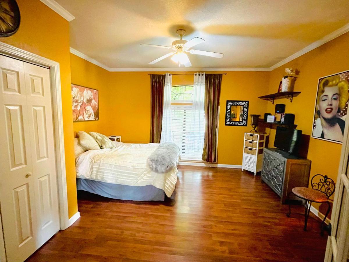 Holiday home Hamilton Pool House With Cabana And New Hot Tub! Hot Springs