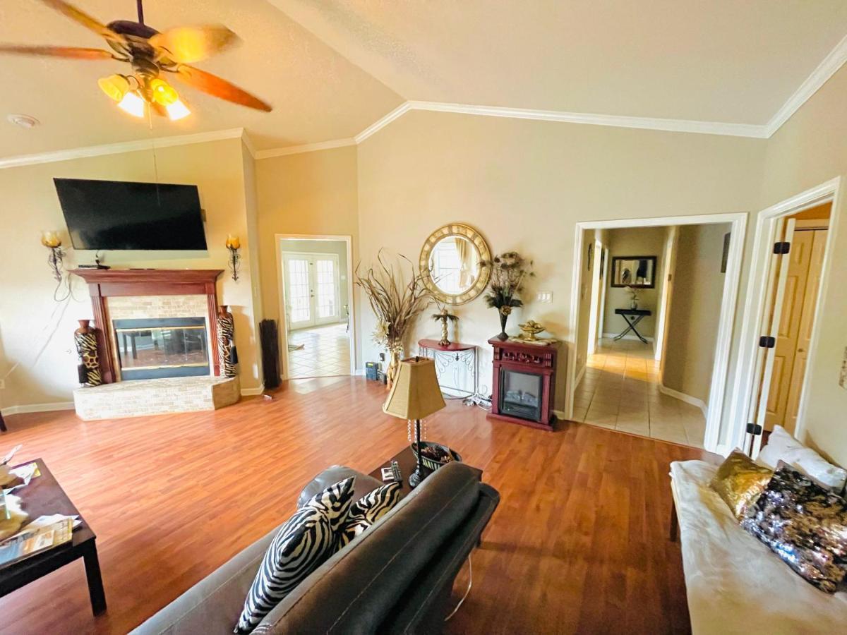 Holiday home Hamilton Pool House With Cabana And New Hot Tub! Hot Springs