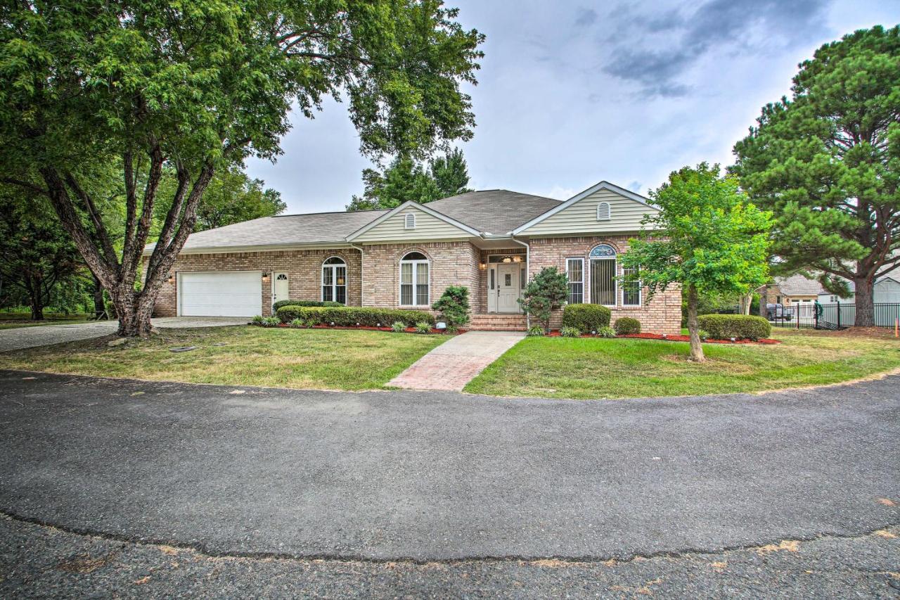 Holiday home Lakefront With 2-tier Deck And Boat Parking! *