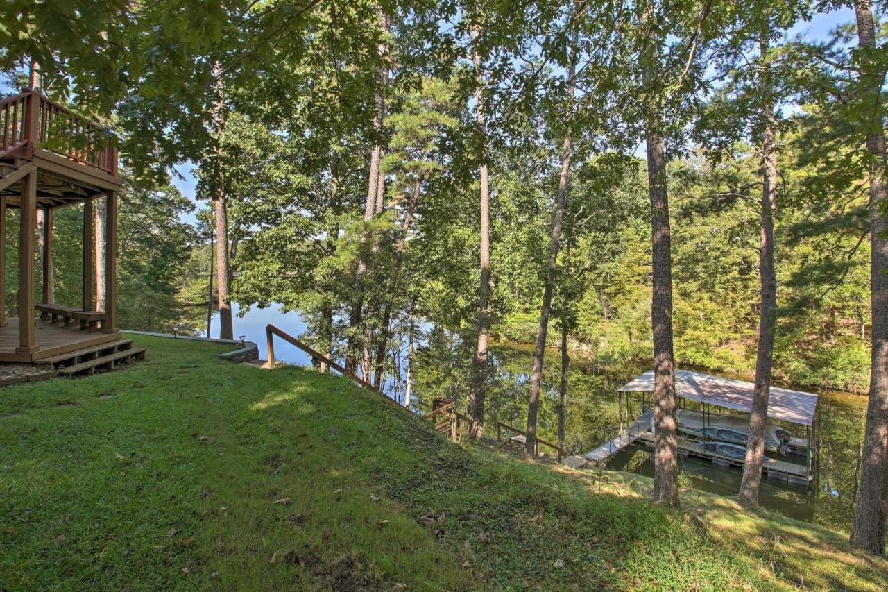 Lakefront With Dock And Kayaks Holiday home