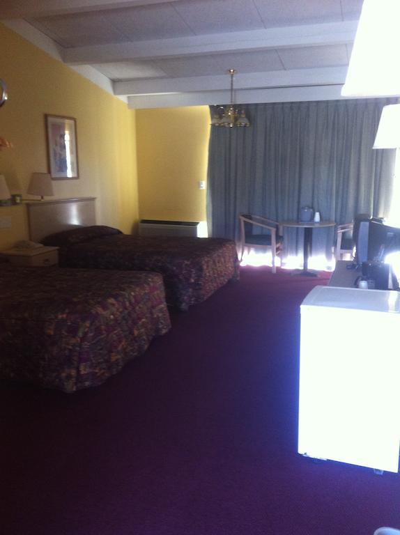 Motel Red Carpet