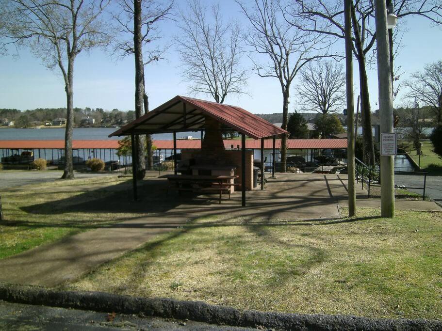 Lakefront 7 Min To Oaklawn & 10 Min To Downtown Str License #a22-0004 Apartment *