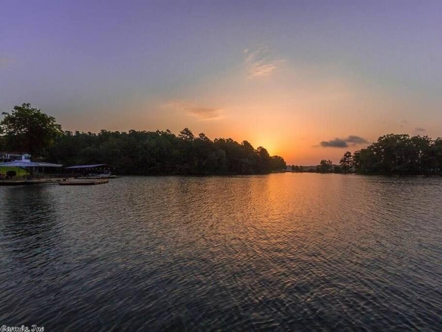 Lakefront 7 Min To Oaklawn & 10 Min To Downtown Str License #a22-0004 *