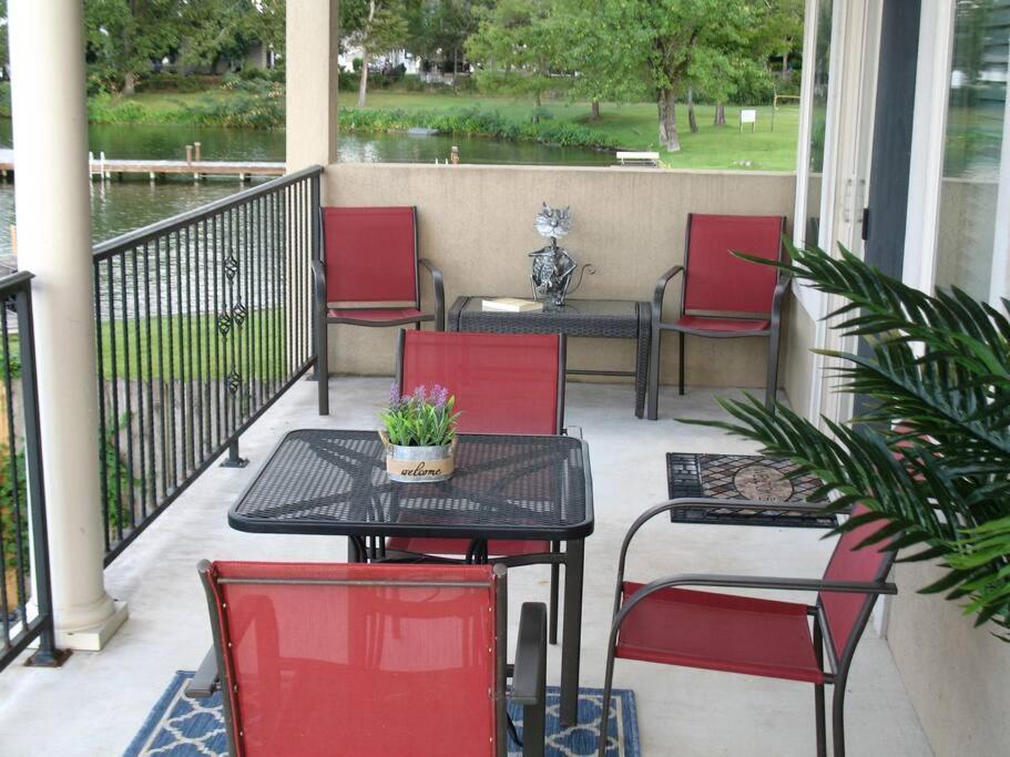 Beautiful Lakefront 2 En Brs Apartamento