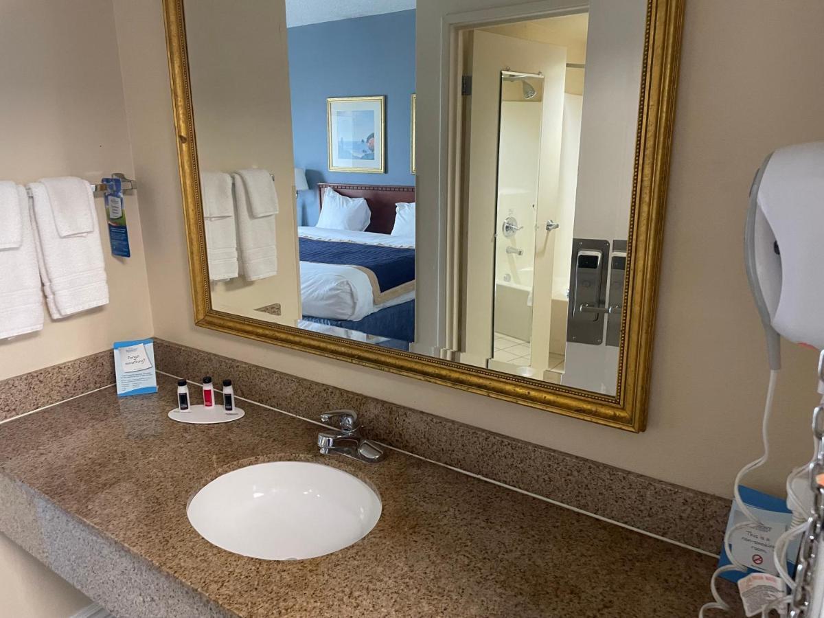 Hotel Baymont On The By Wyndham