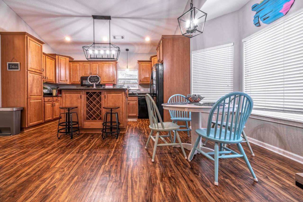 Lakefront 7 Min To Oaklawn & 10 Min To Downtown Str License #a22-0004
