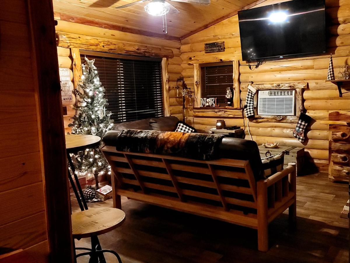 Christmas Cozy Log Cabin On The Lake *
