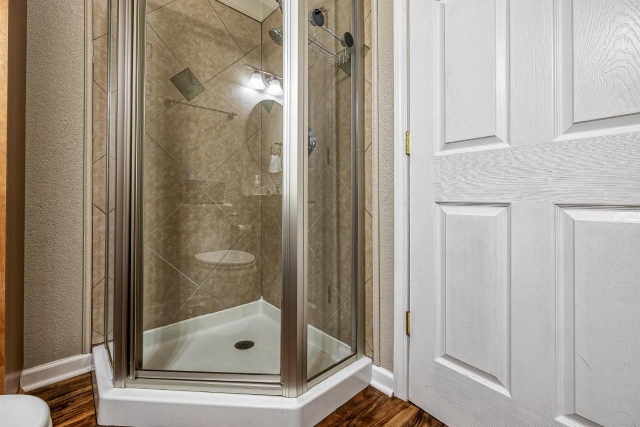 Lakefront 7 Min To Oaklawn & 10 Min To Downtown Str License #a22-0004 Apartment *