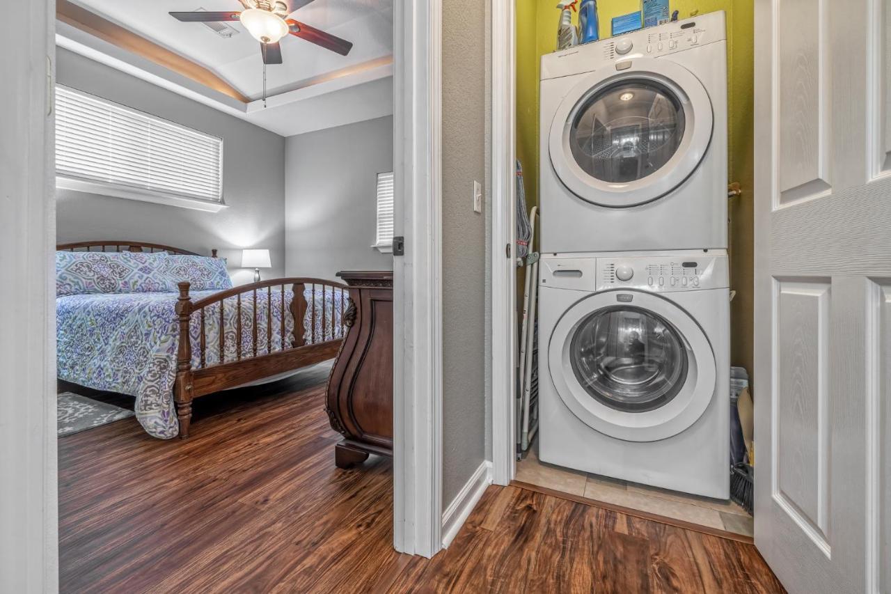 Lakefront 7 Min To Oaklawn & 10 Min To Downtown Str License #a22-0004 *