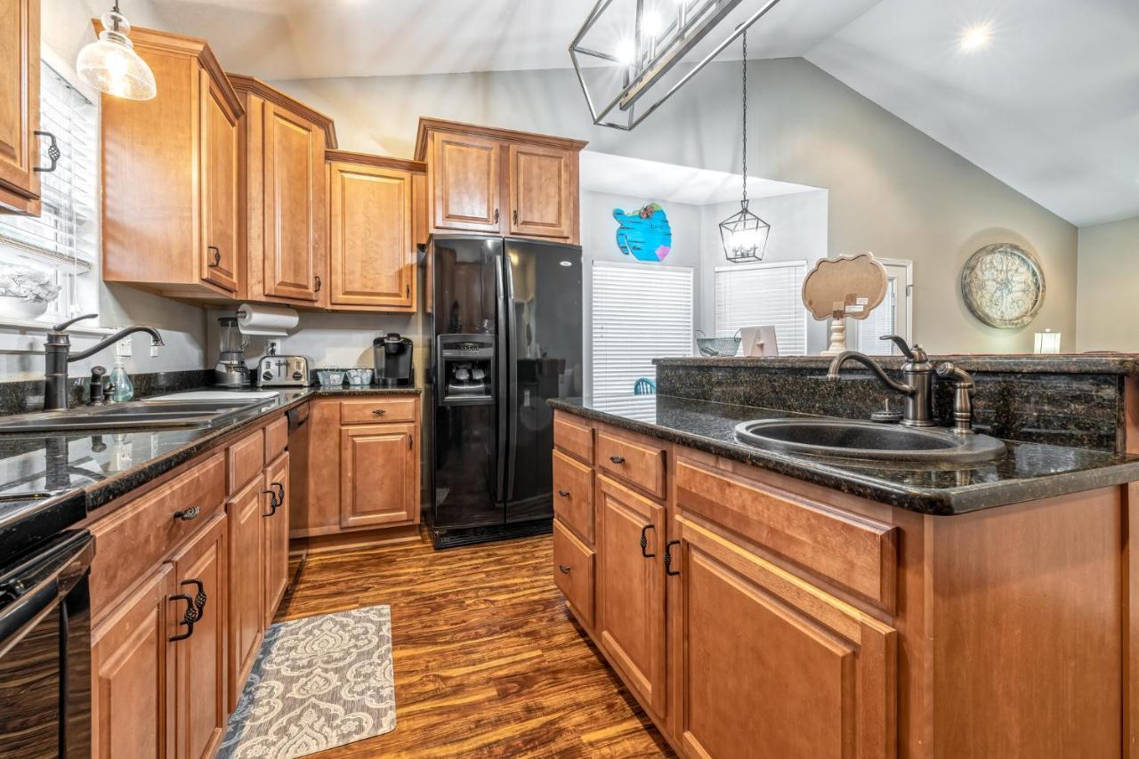 Lakefront 7 Min To Oaklawn & 10 Min To Downtown Str License #a22-0004 Apartment *