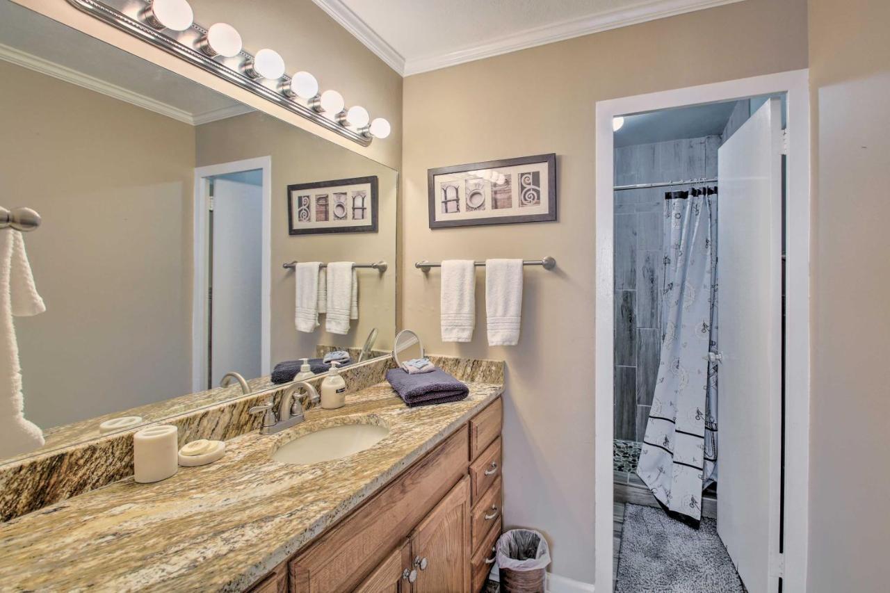 Stunning On Lake Hamilton! Apartment