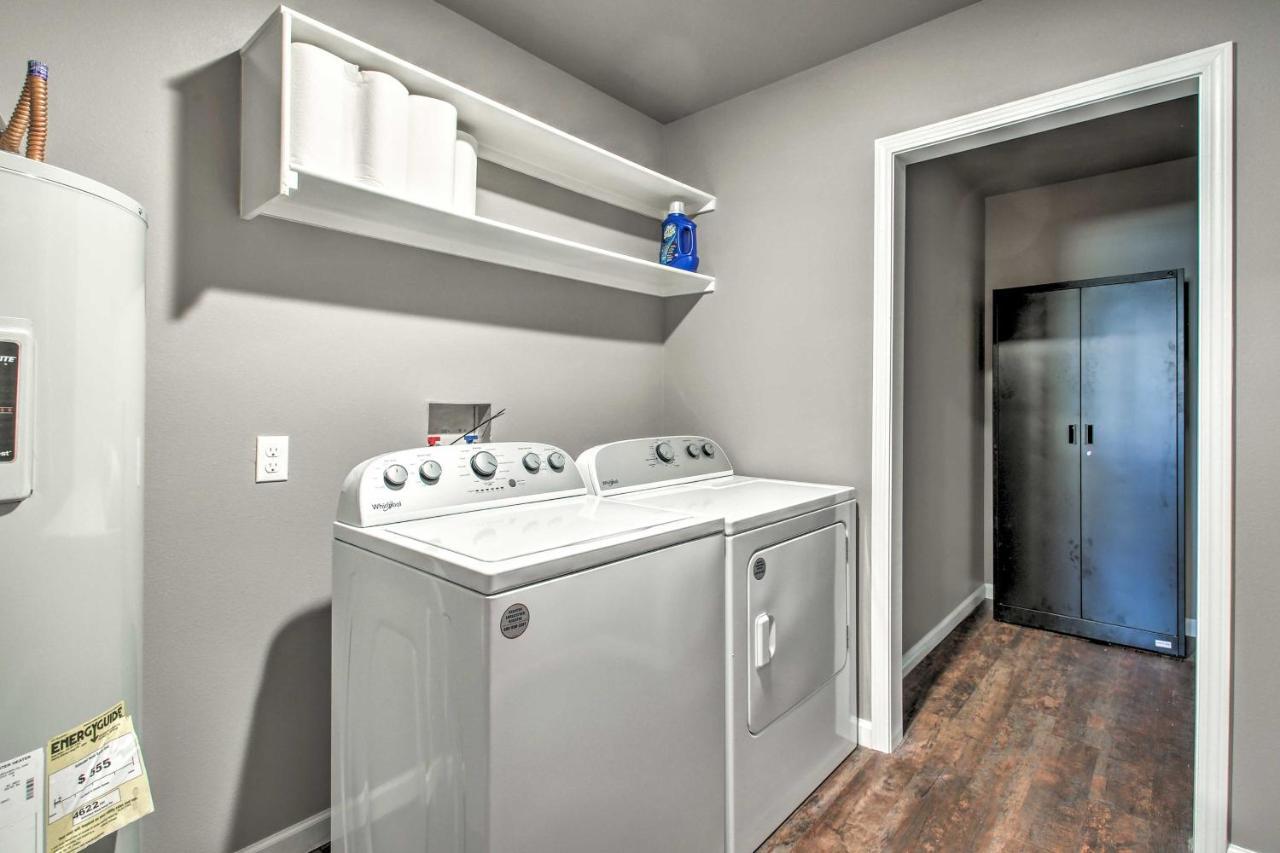 Holiday home Modern Retreat About 8 Mi To Natl Park Hot Springs
