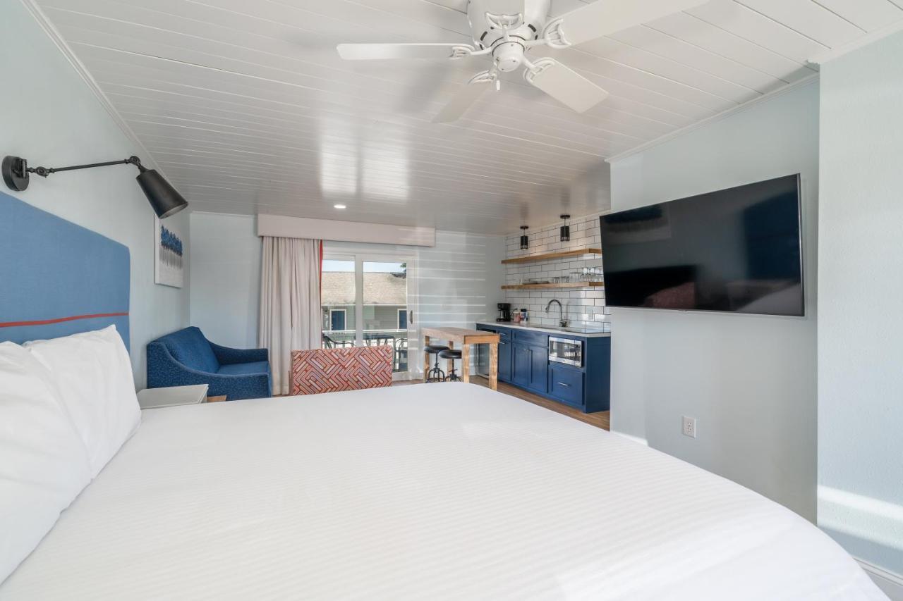 The Hamilton - Lakefront & Suites,