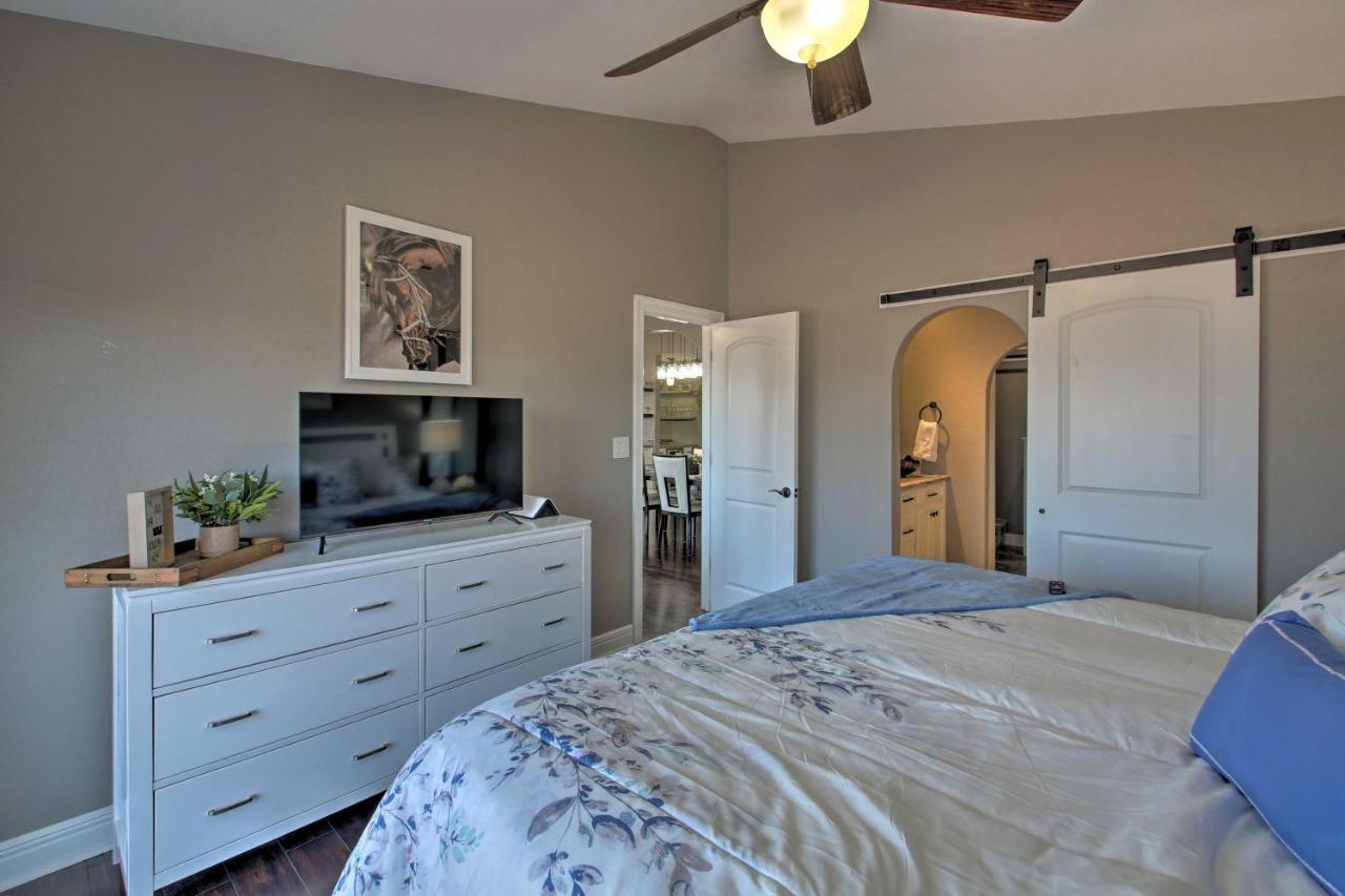 Holiday home Waterfront Escape With Hot Tub! *