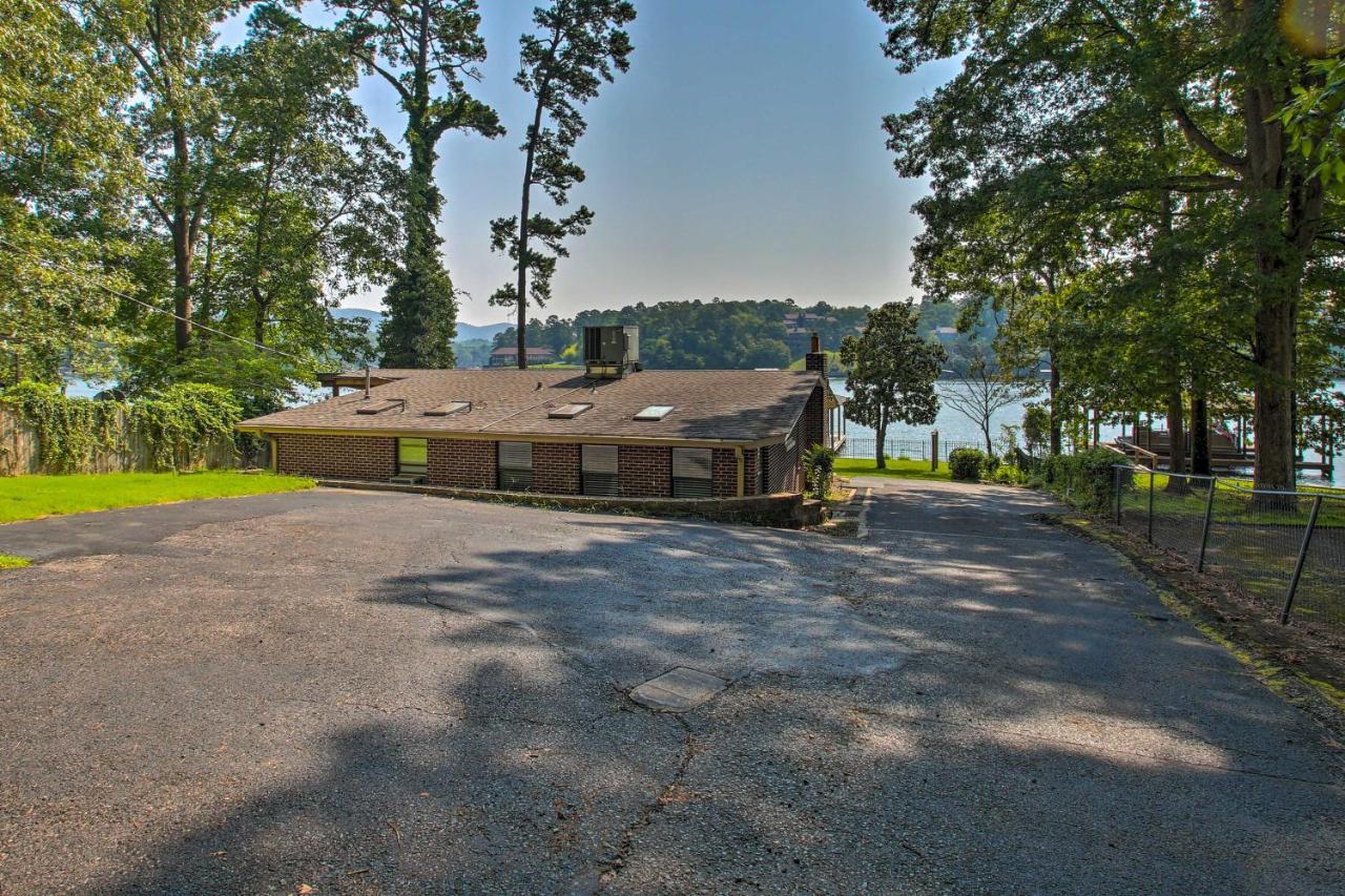 Hamilton Family Escape With Kayaks, Dock, Grill *