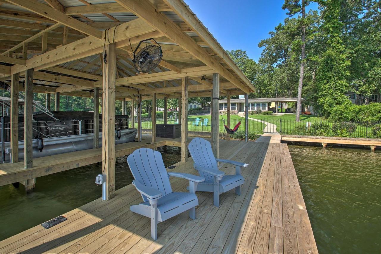 Hamilton Family Escape With Kayaks, Dock, Grill Holiday home *
