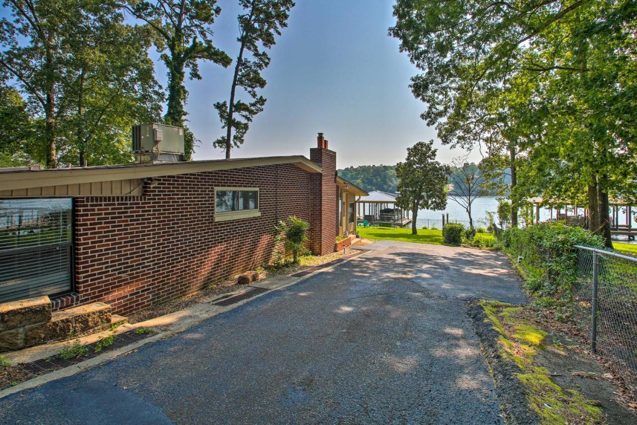 Hamilton Family Escape With Kayaks, Dock, Grill Holiday home *