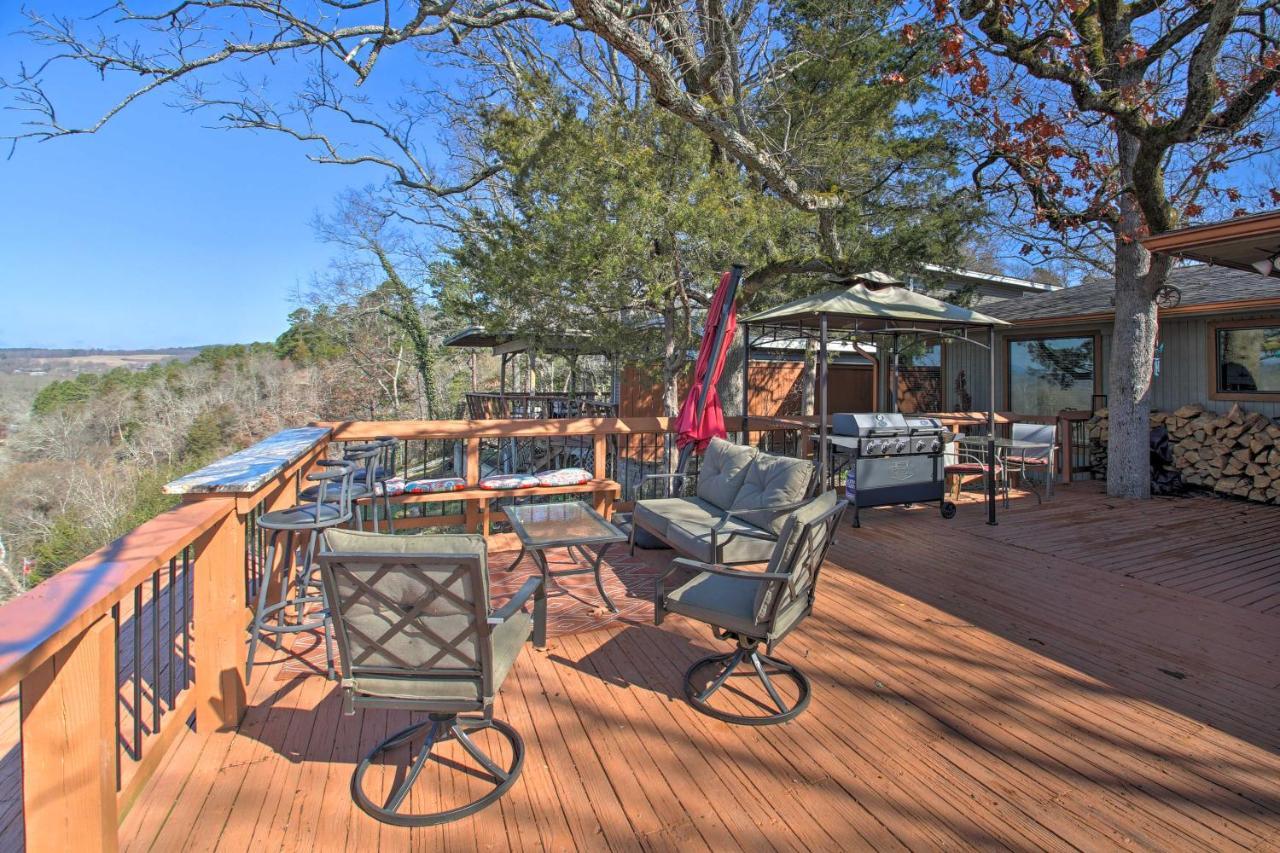 Waterfront Escape With Hot Tub! Holiday home