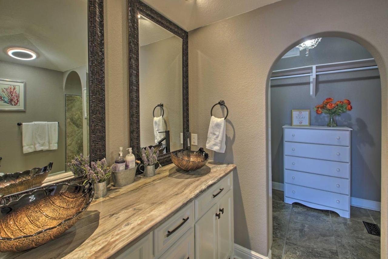 Holiday home Waterfront Escape With Hot Tub! *