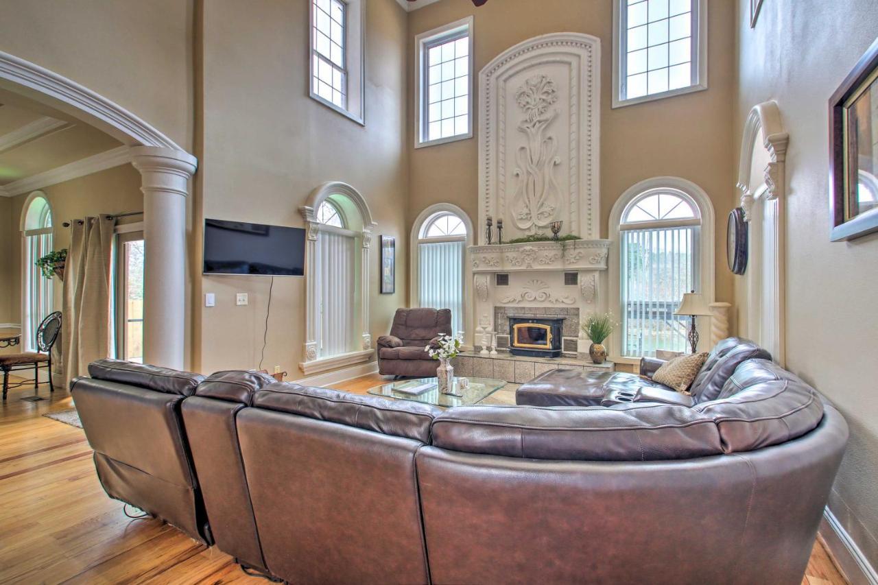 With Game And Private Pool!