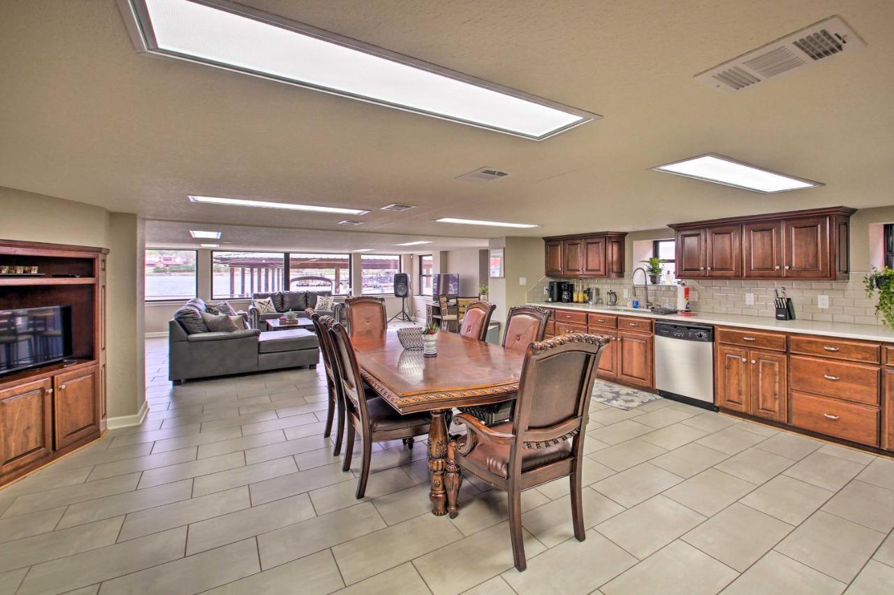 Pet-friendly Lakefront Gem In With Docks *