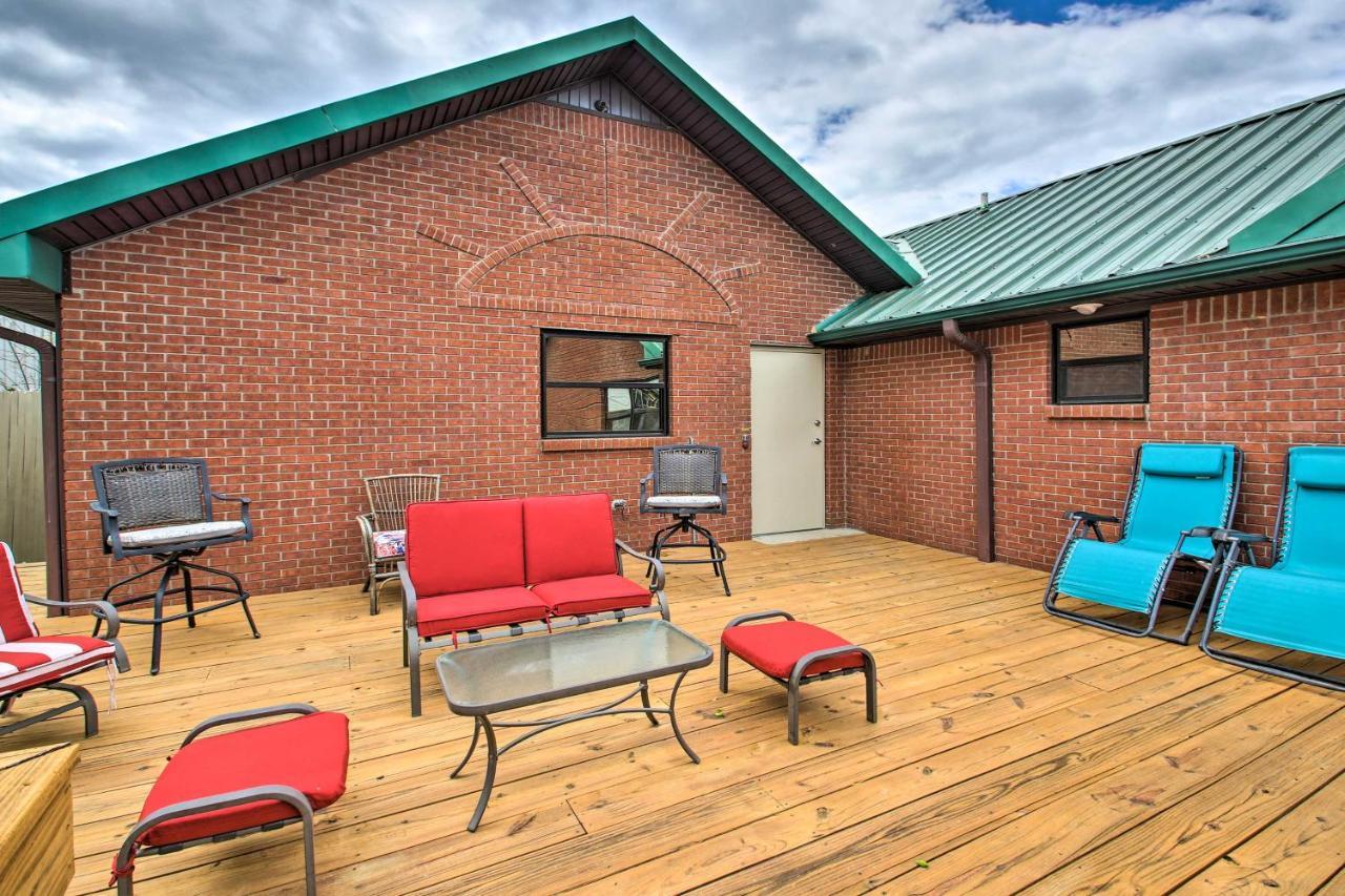 Holiday home Pet-friendly Lakefront Gem In With Docks Hot Springs