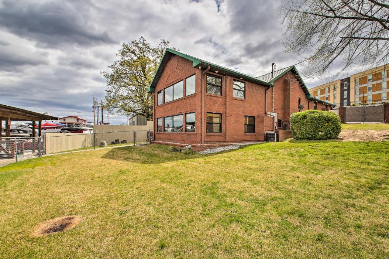 Holiday home Pet-friendly Lakefront Gem In With Docks