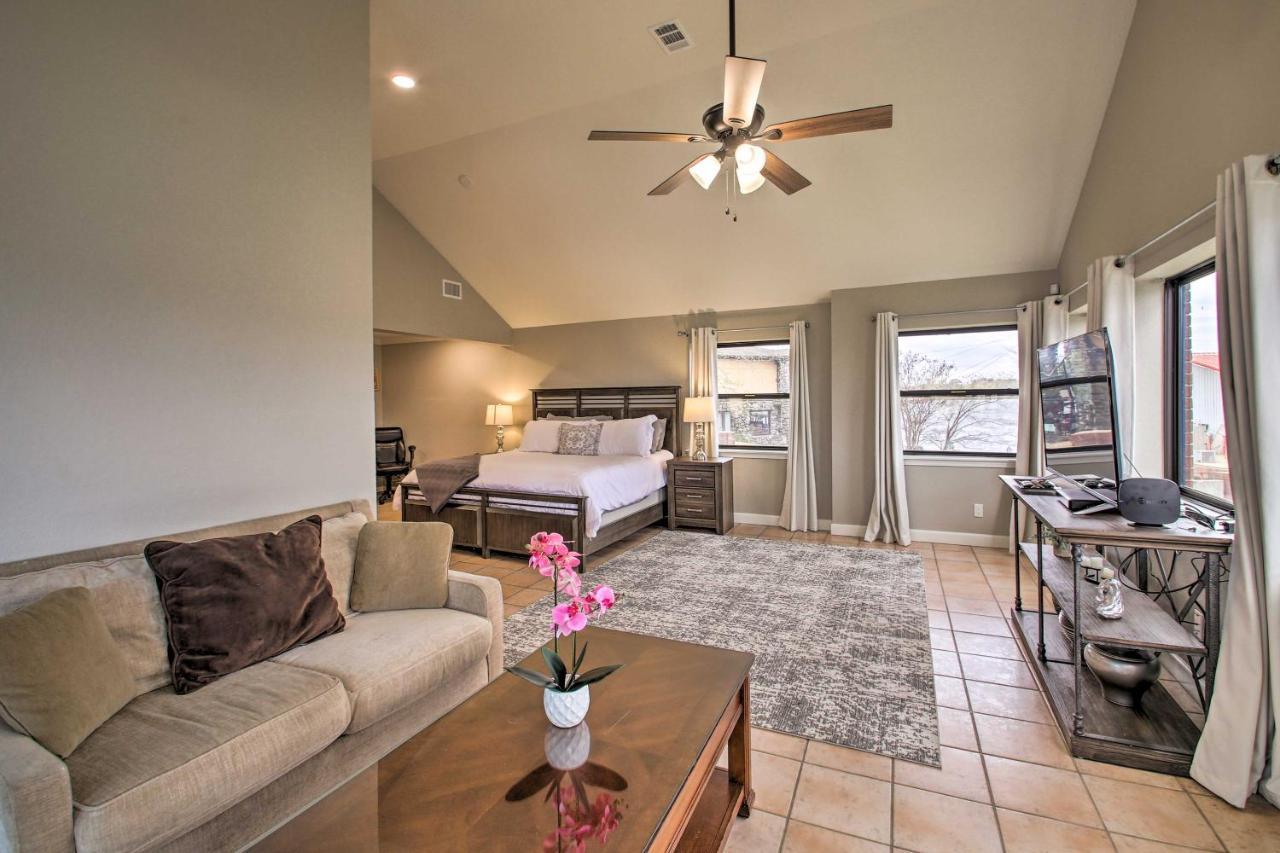 Pet-friendly Lakefront Gem In With Docks Holiday home