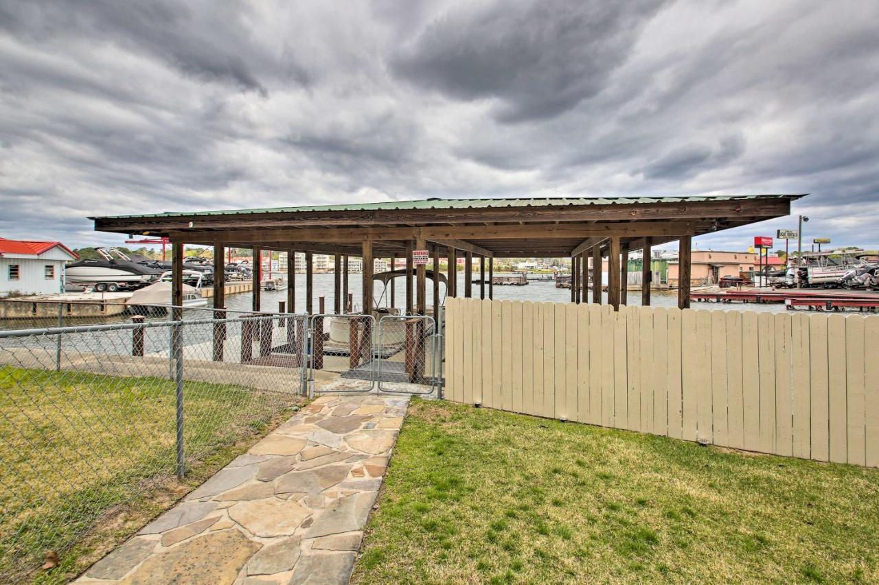 Pet-friendly Lakefront Gem In With Docks *