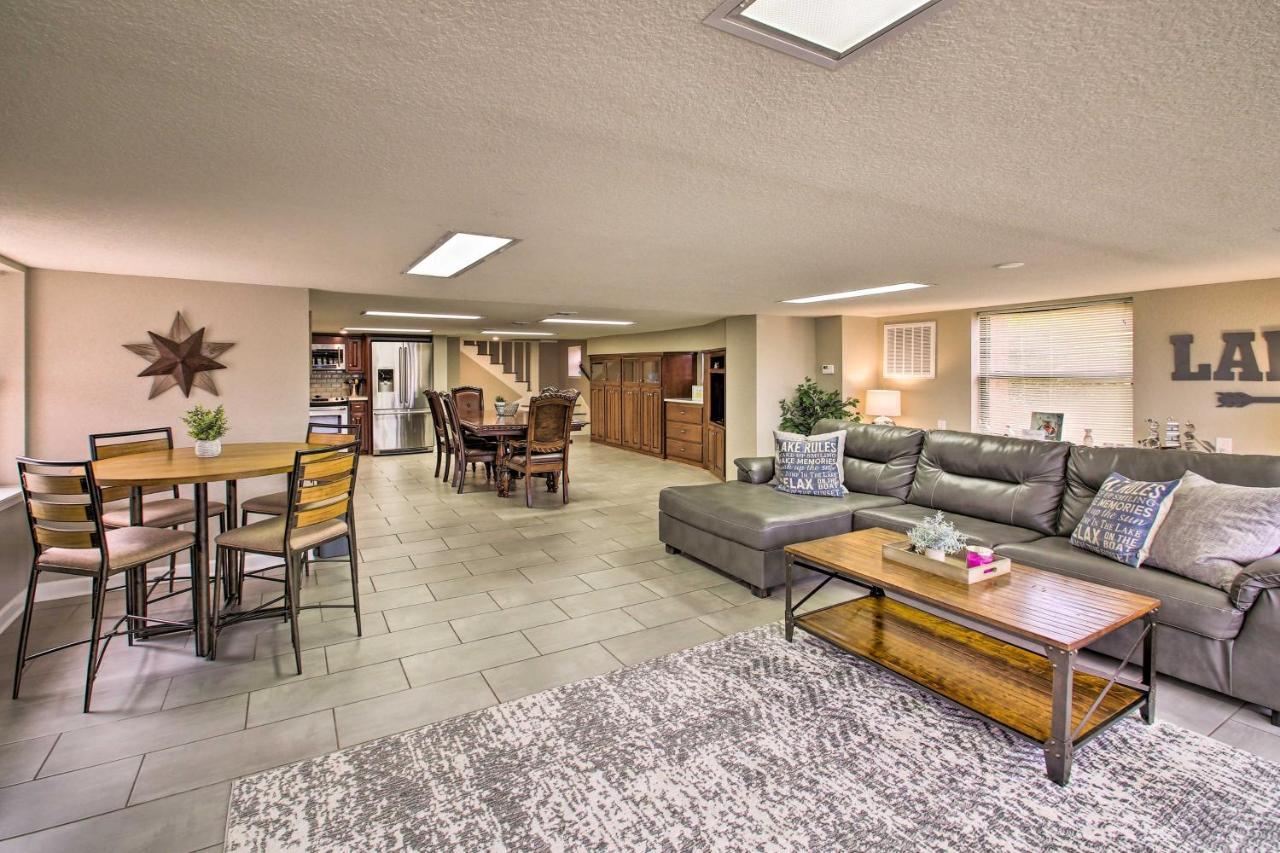 Pet-friendly Lakefront Gem In With Docks Holiday home