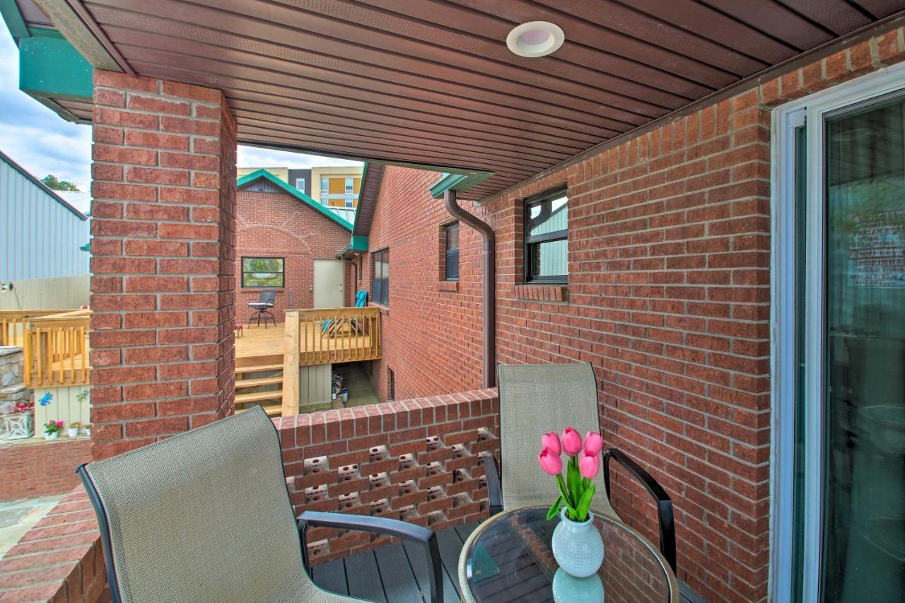 Holiday home Pet-friendly Lakefront Gem In With Docks *