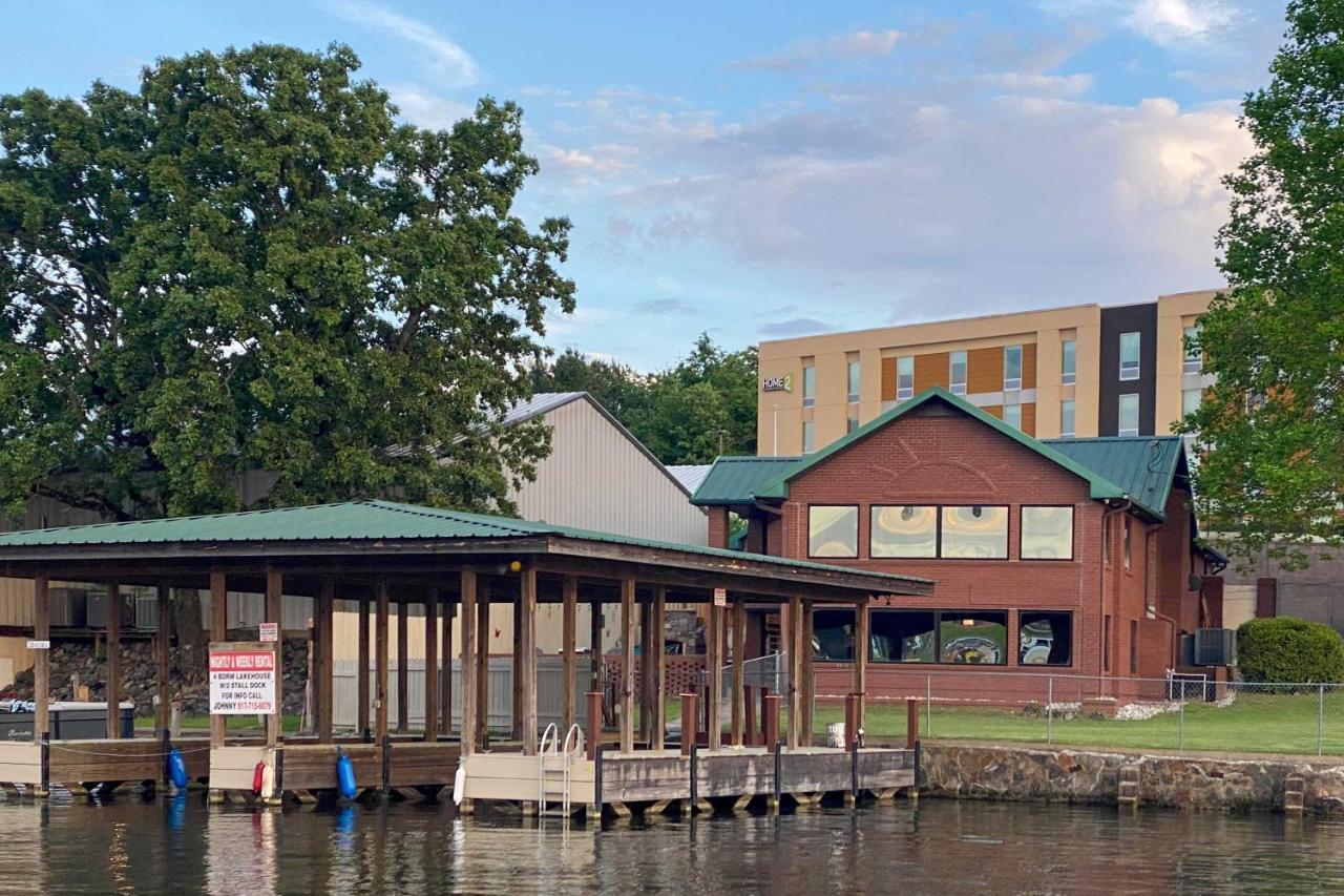 Holiday home Pet-friendly Lakefront Gem In With Docks Hot Springs