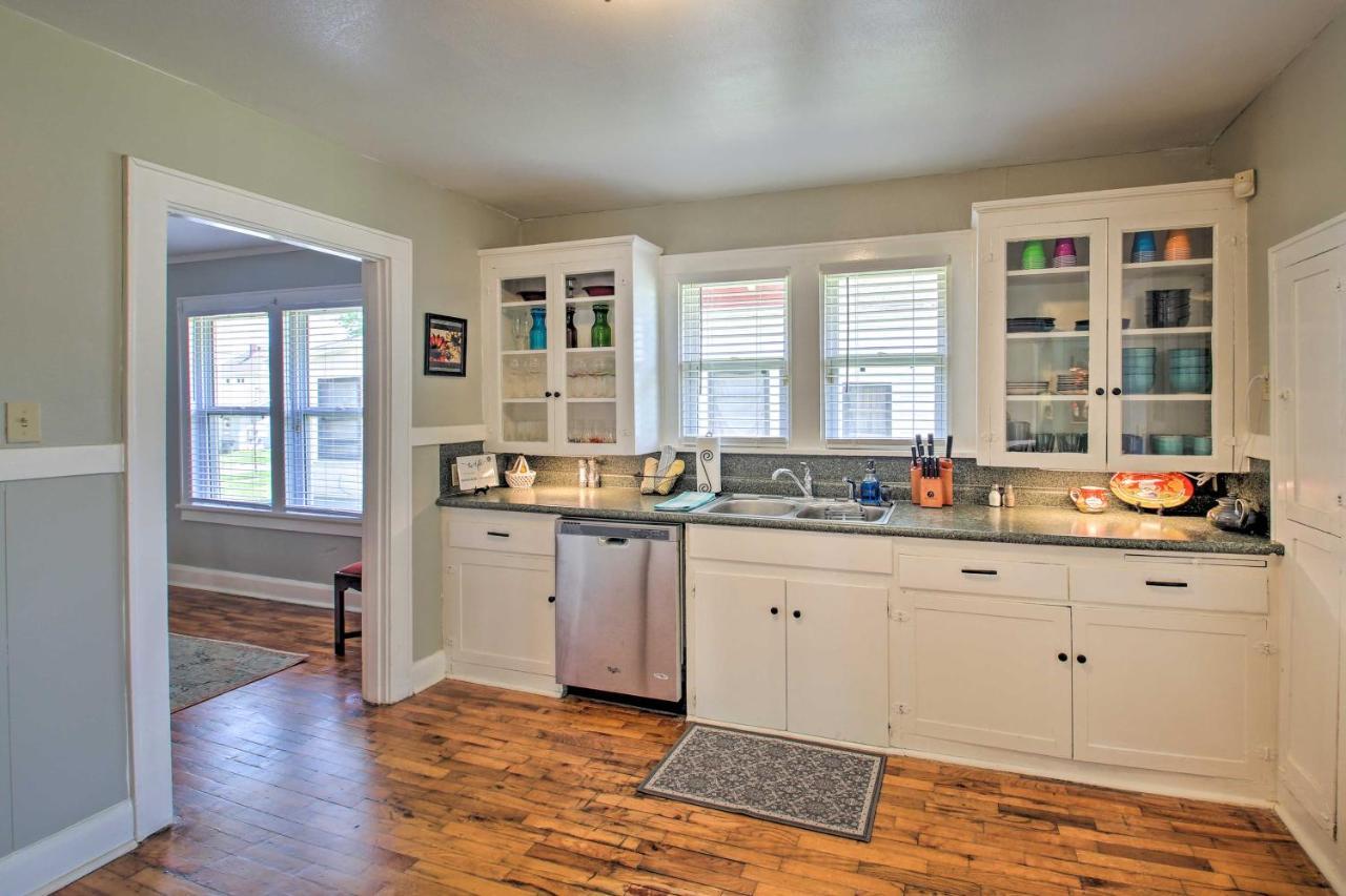 - Walk To Oaklawn Casino! Holiday home *