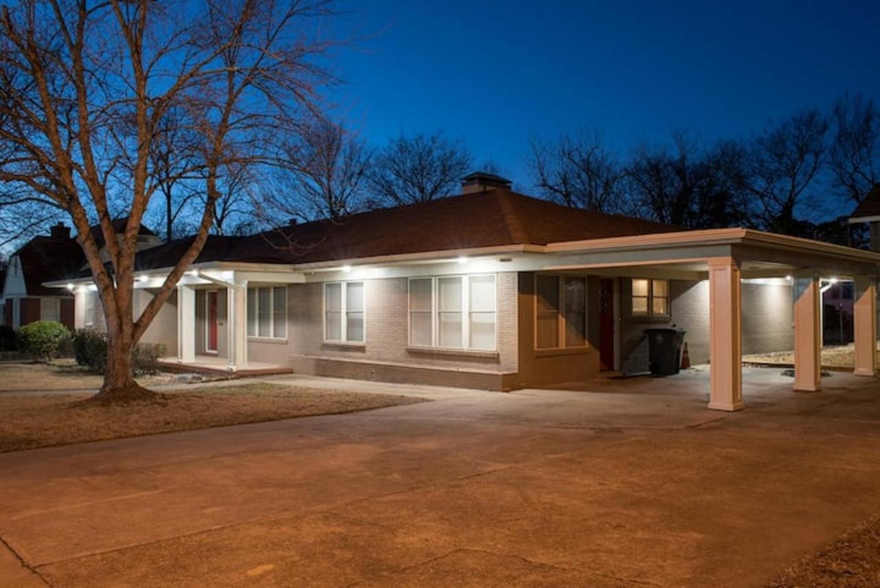 Oakwood Manor - Steps To Oaklawn, Minutes To Downtown, Lakes, Holiday home