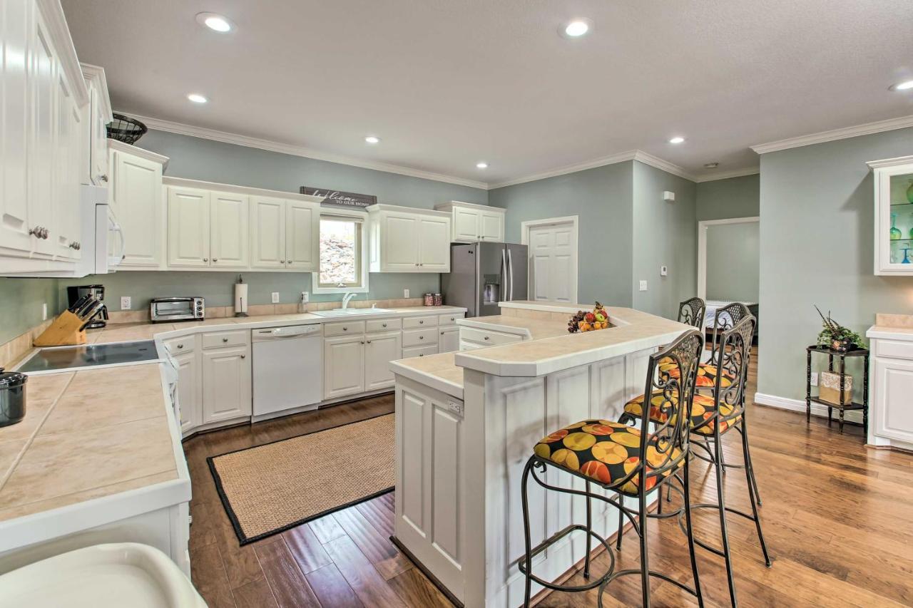 Remarkable With Lake Views! * Hot Springs